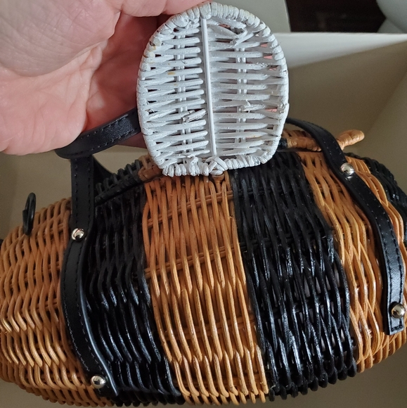 K♠️BUMBLE BEE WICKER PURSE - Picture 4 of 14